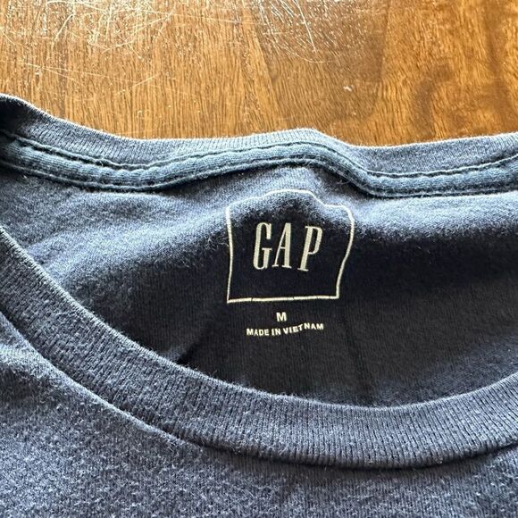 Perfectly broken-in navy tee by GAP - Picture 2 of 4